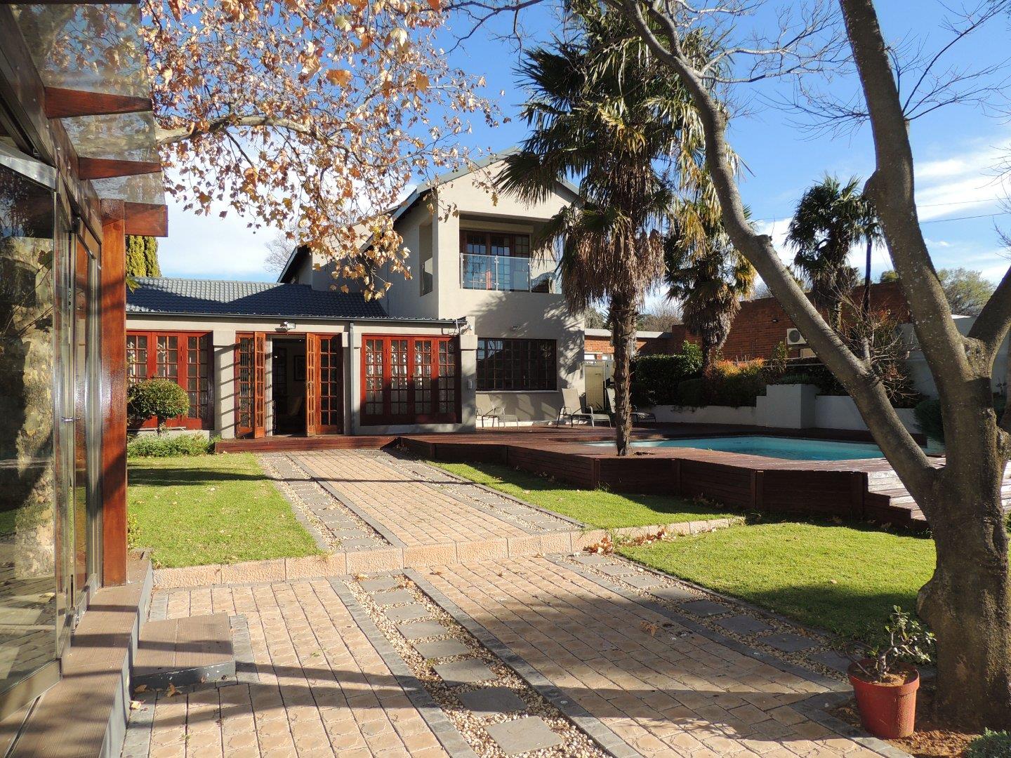 5 Bedroom House for Sale in Heuwelsig Bloemfontein