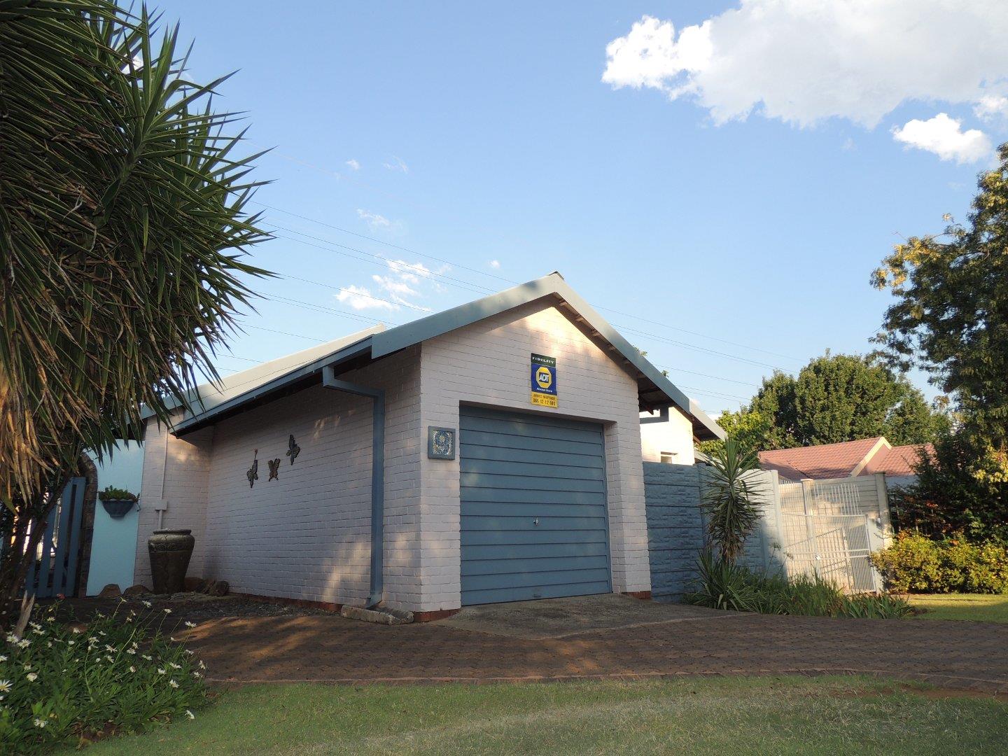 3 Bedroom House for Sale in Uitsig