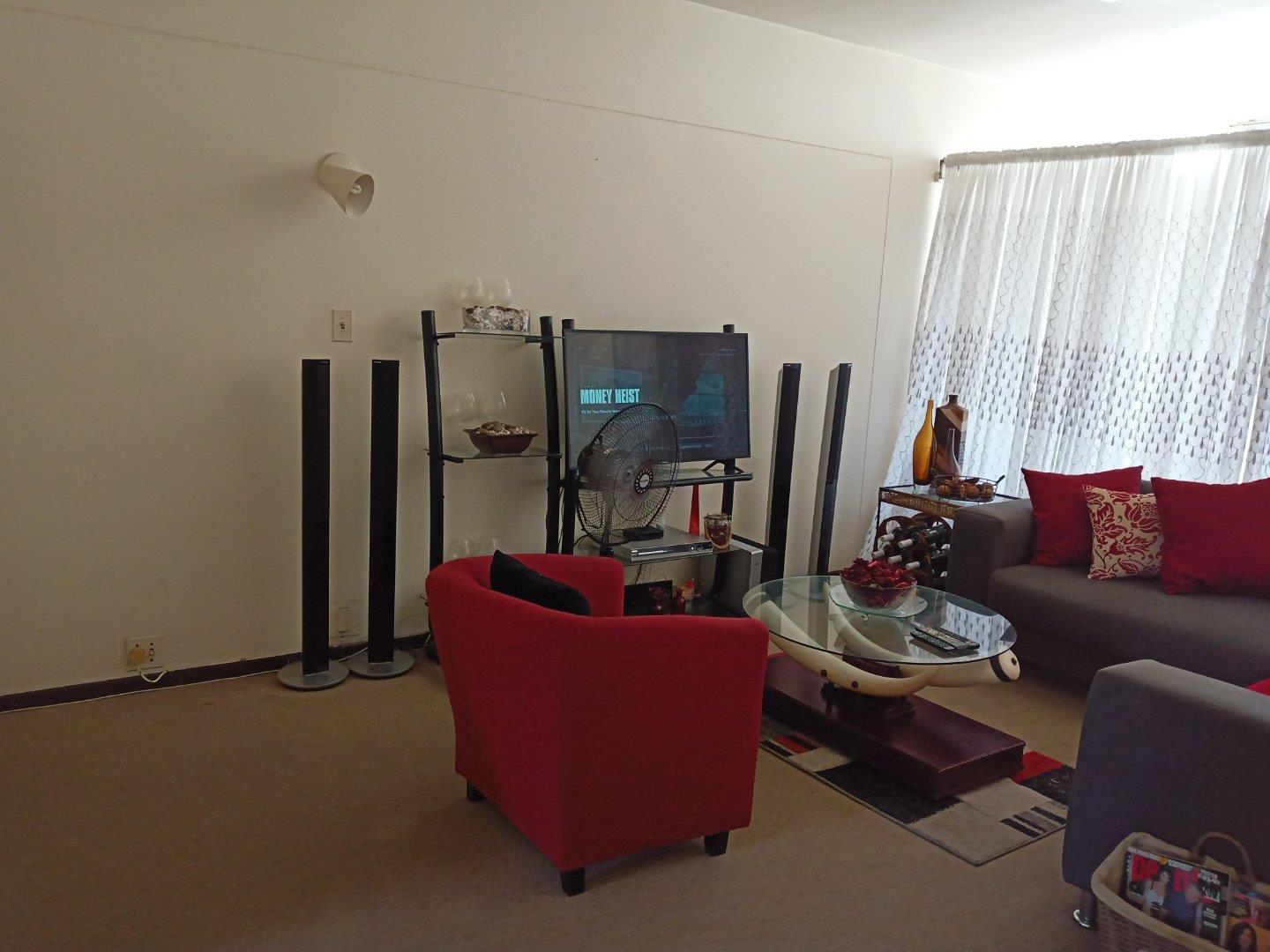 Spacious Bachelor Pad To Let in South Beach