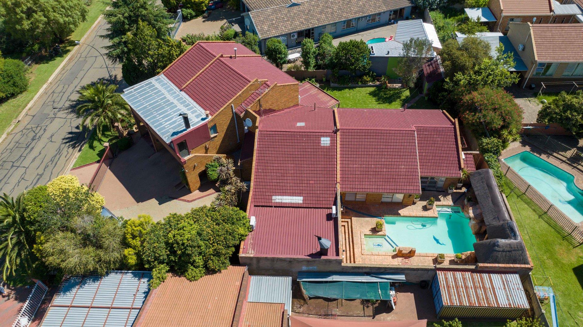 6 Bedroom House for Sale in Universitas Ridge