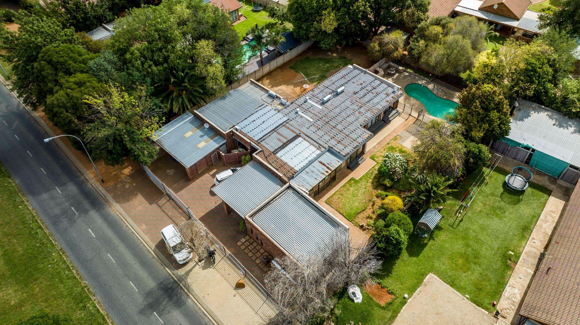 11 Bedroom House for Sale in Universitas