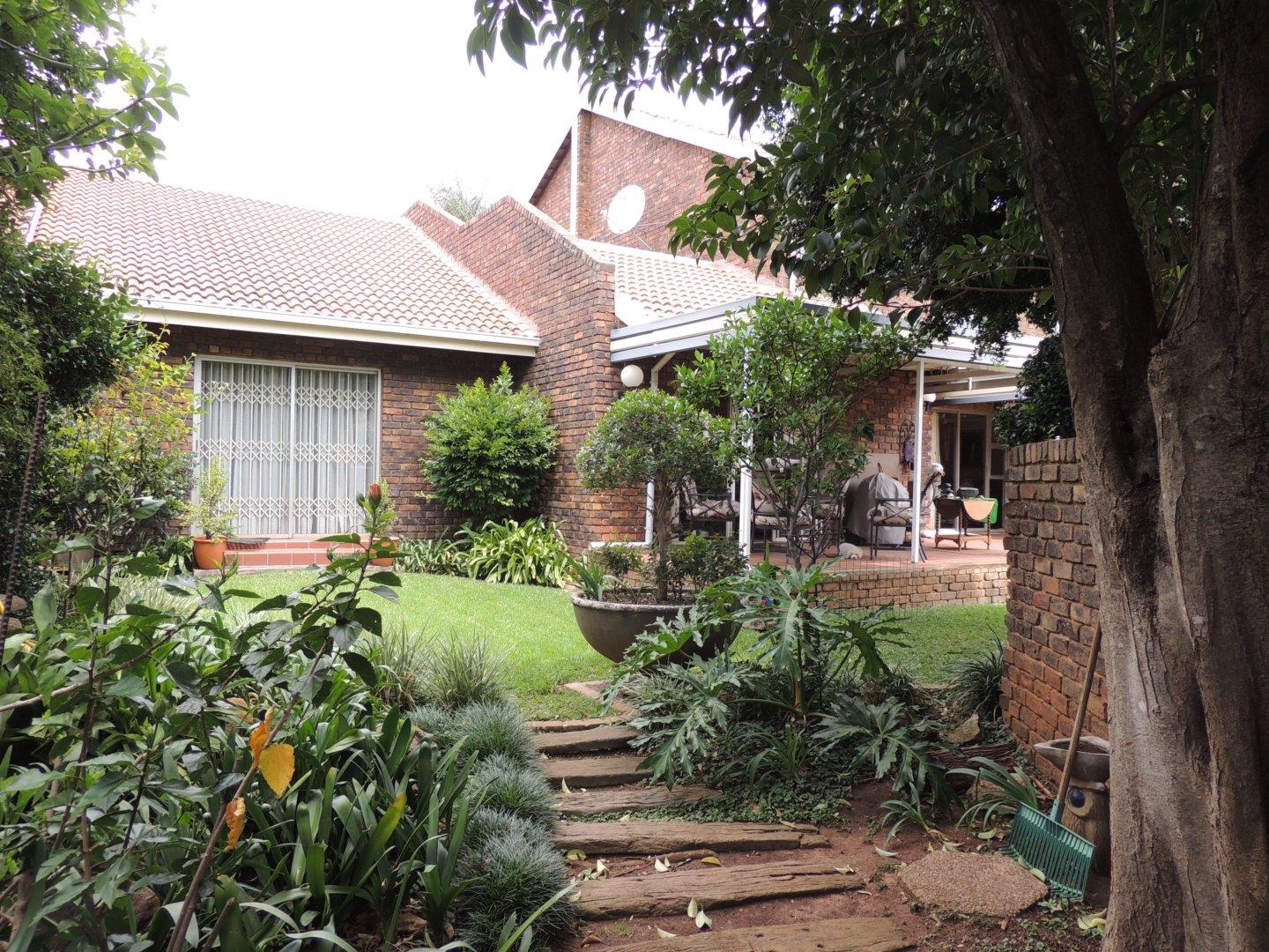 4 Bedroom Townhouse for Sale in Die Wilgers, Pretoria