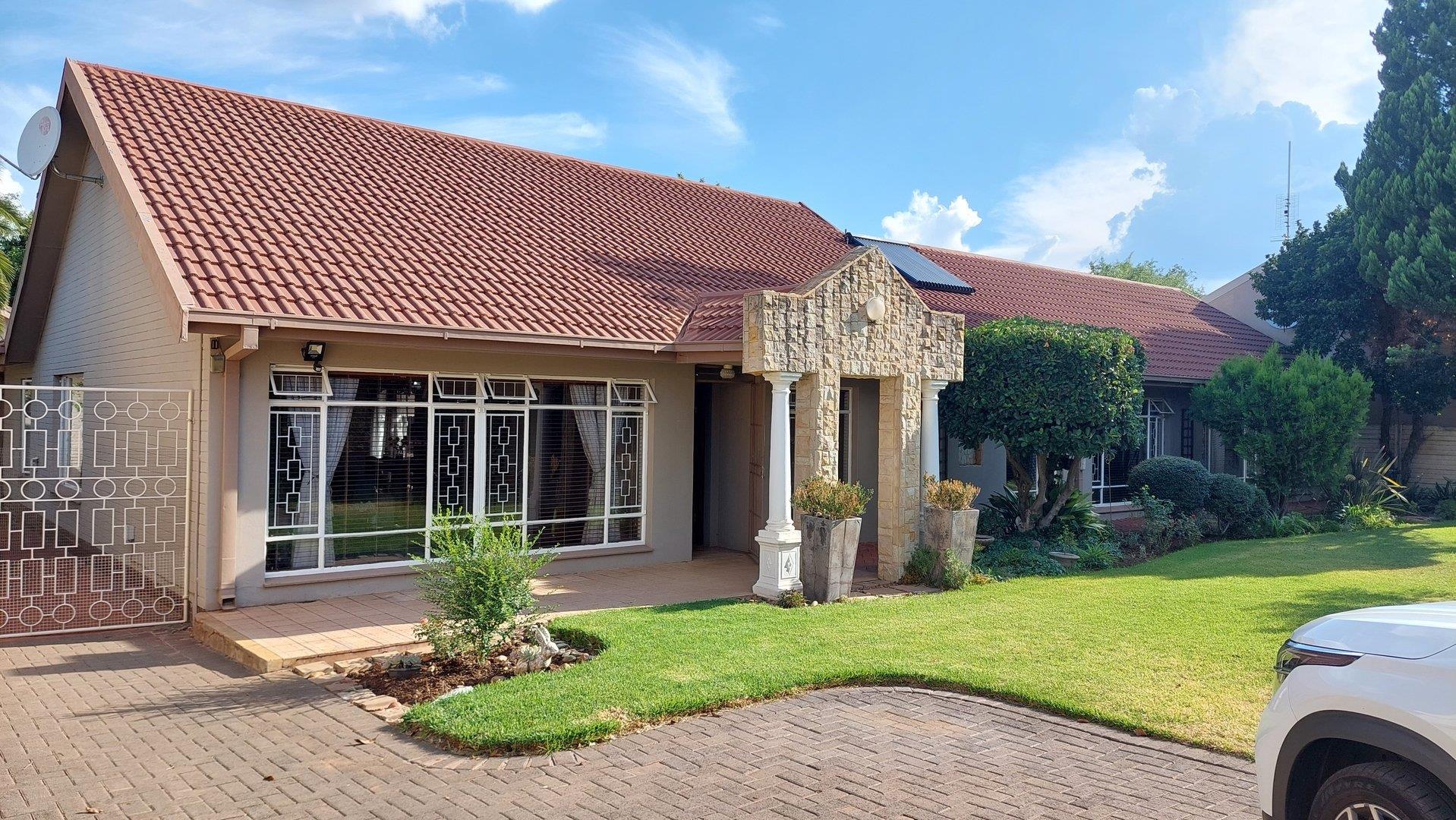 4 Bedroom House for Sale in Universitas