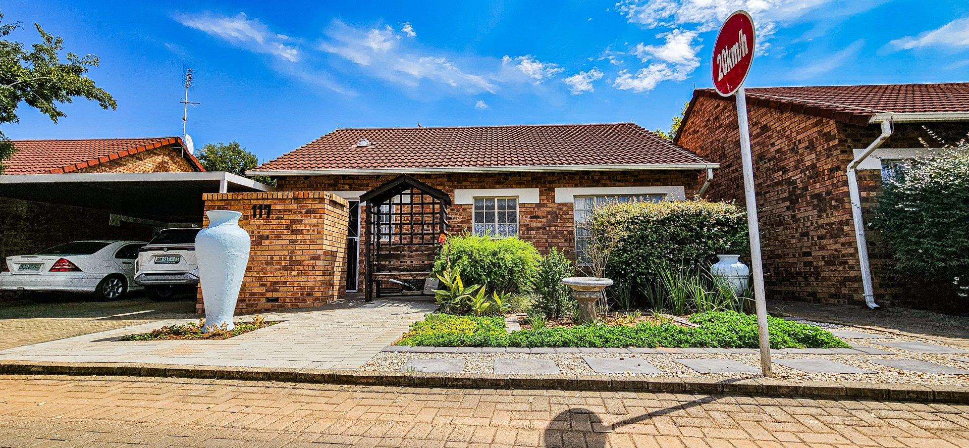 2 Bedroom Townhouse for Sale in Universitas