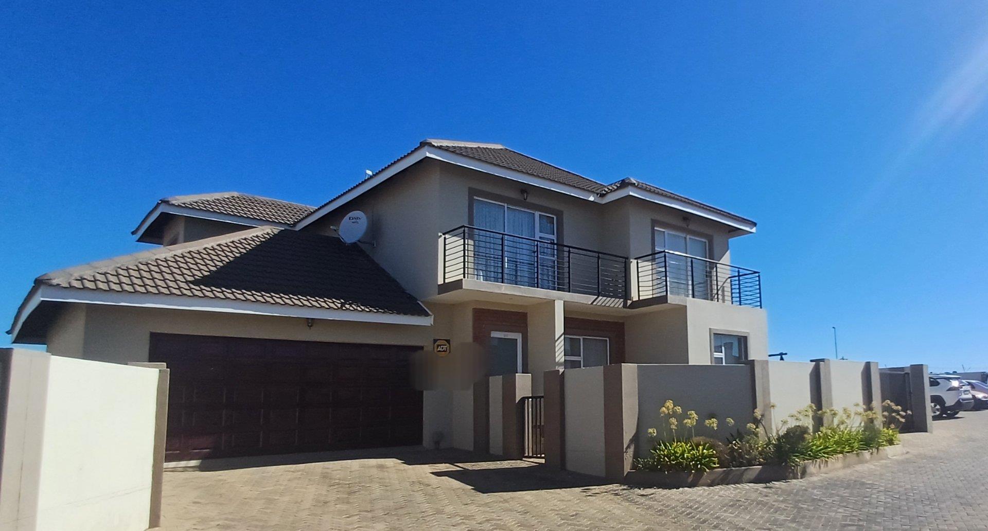 4 Bedroom Townhouse for Sale in Shellyvale