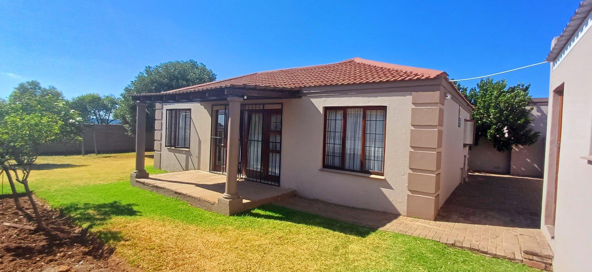 2 Bedroom Townhouse for Sale in Langenhovenpark