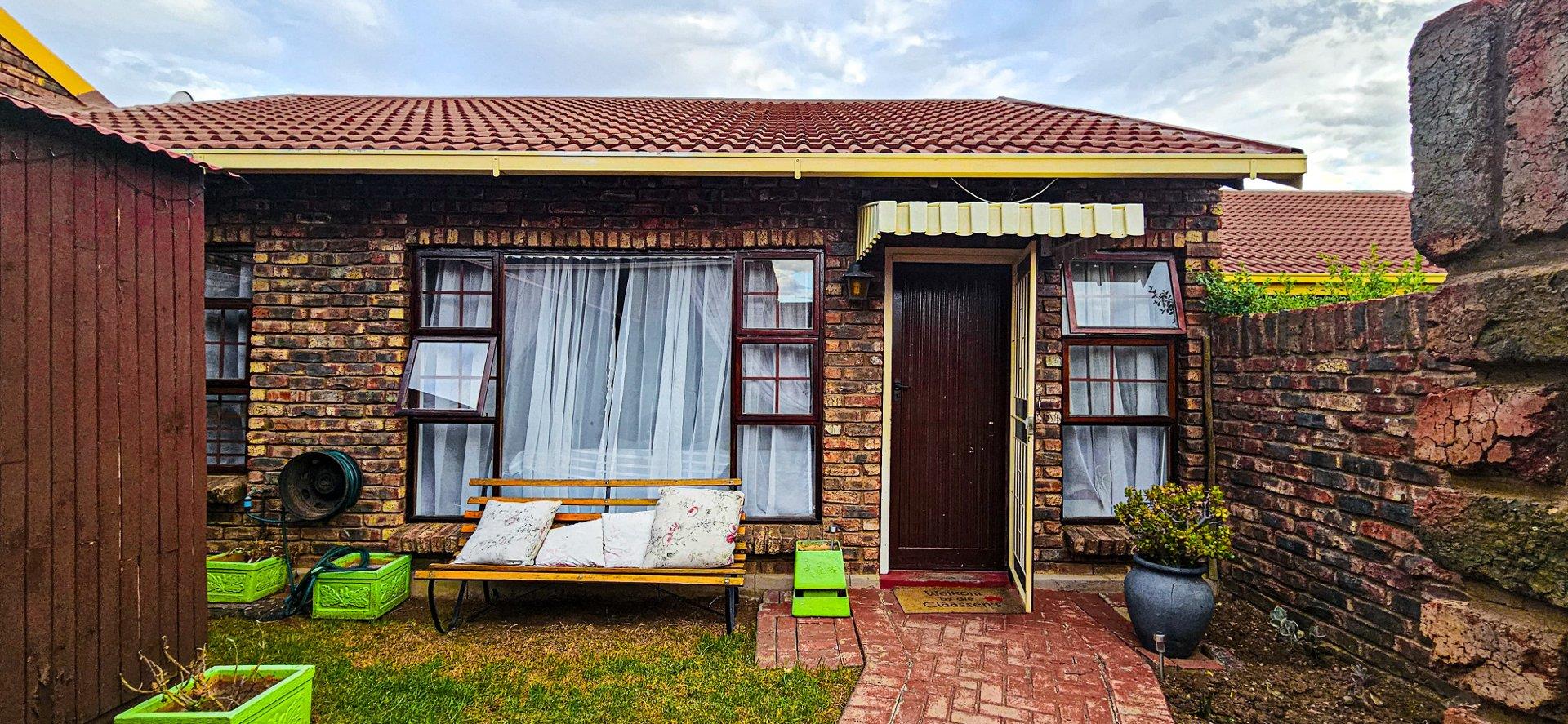 2 Bedroom Townhouse for Sale in Pellissier