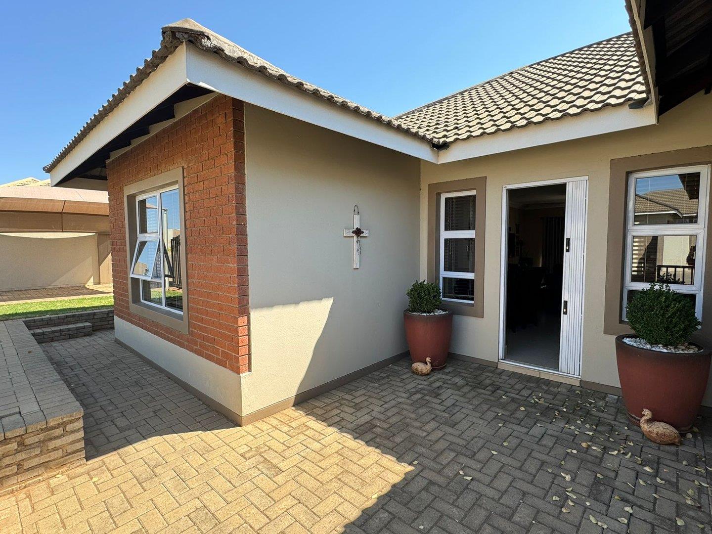 3 Bedroom Townhouse for Sale in Shellyvale