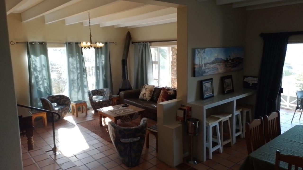 4 Bedroom House For Sale in Saldanha Central