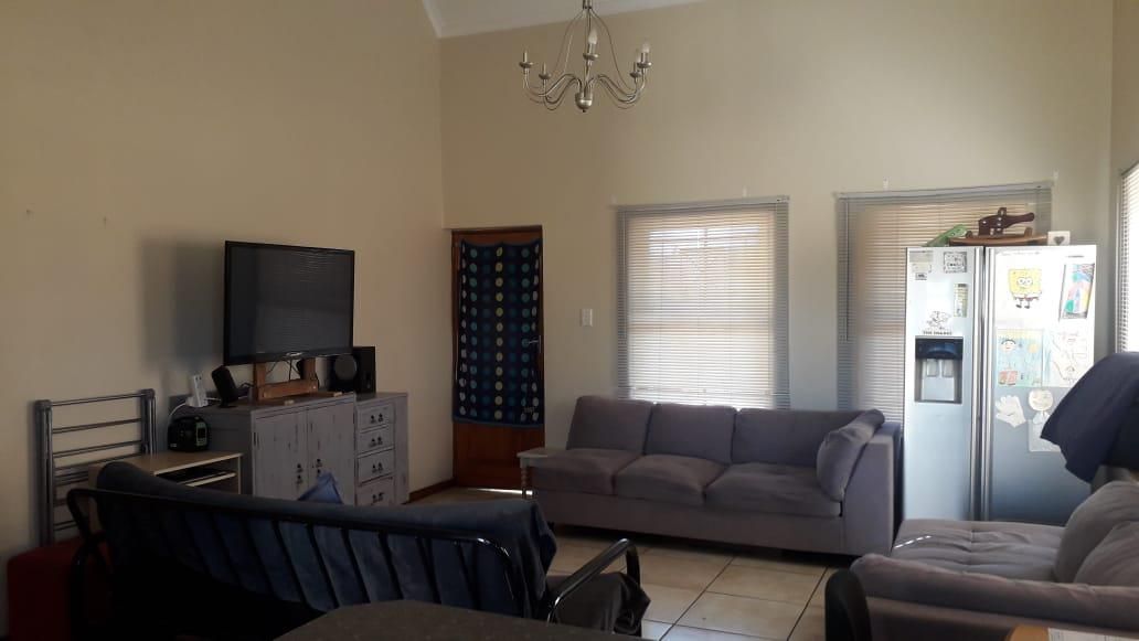 3 Bedroom Freehold For Sale in Bluewater Bay