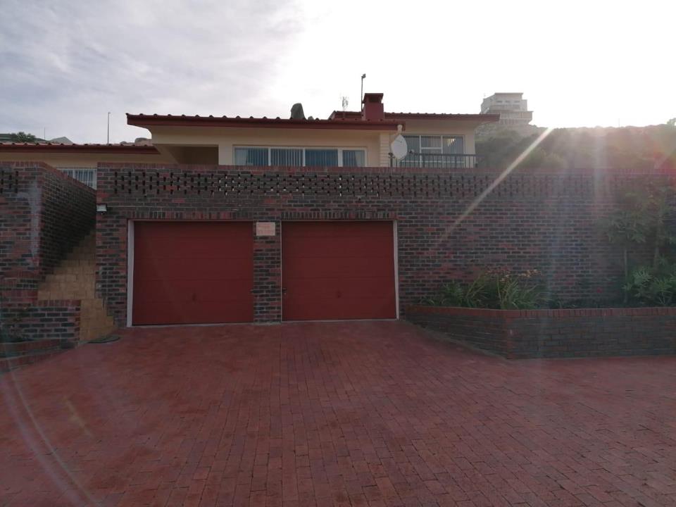 4 Bedroom House For Sale in Saldanha Heights