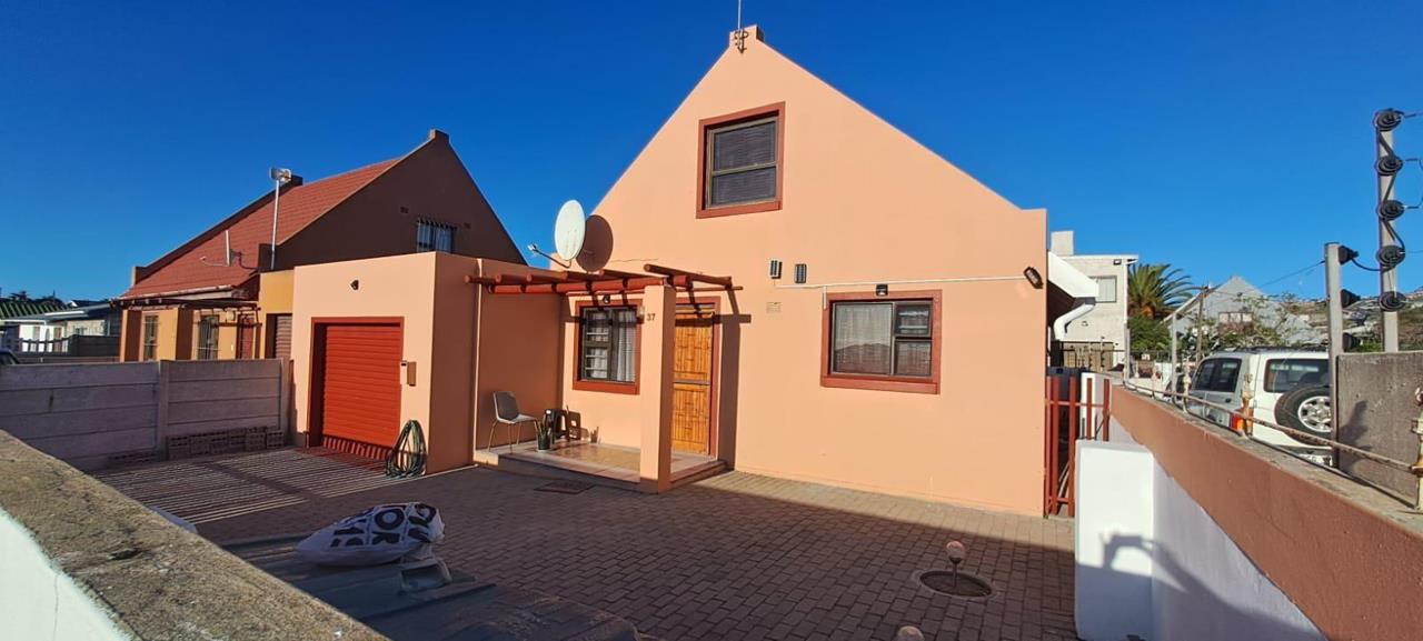 4 Bedroom House For Sale in Saldanha Central