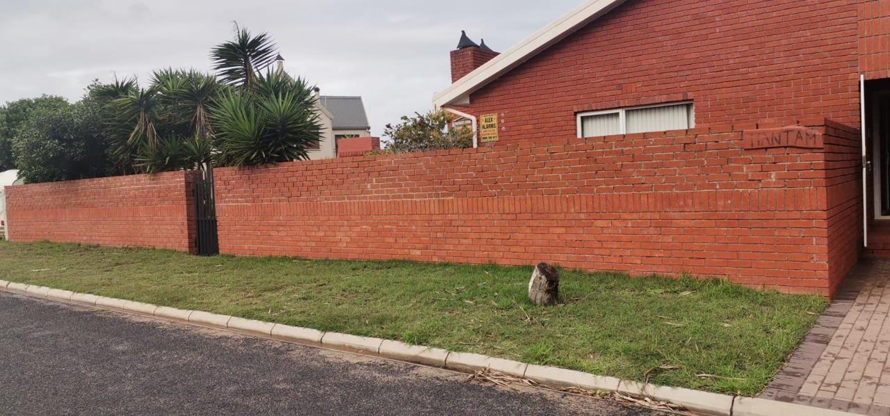 4 Bedroom House For Sale in Bluewater Bay