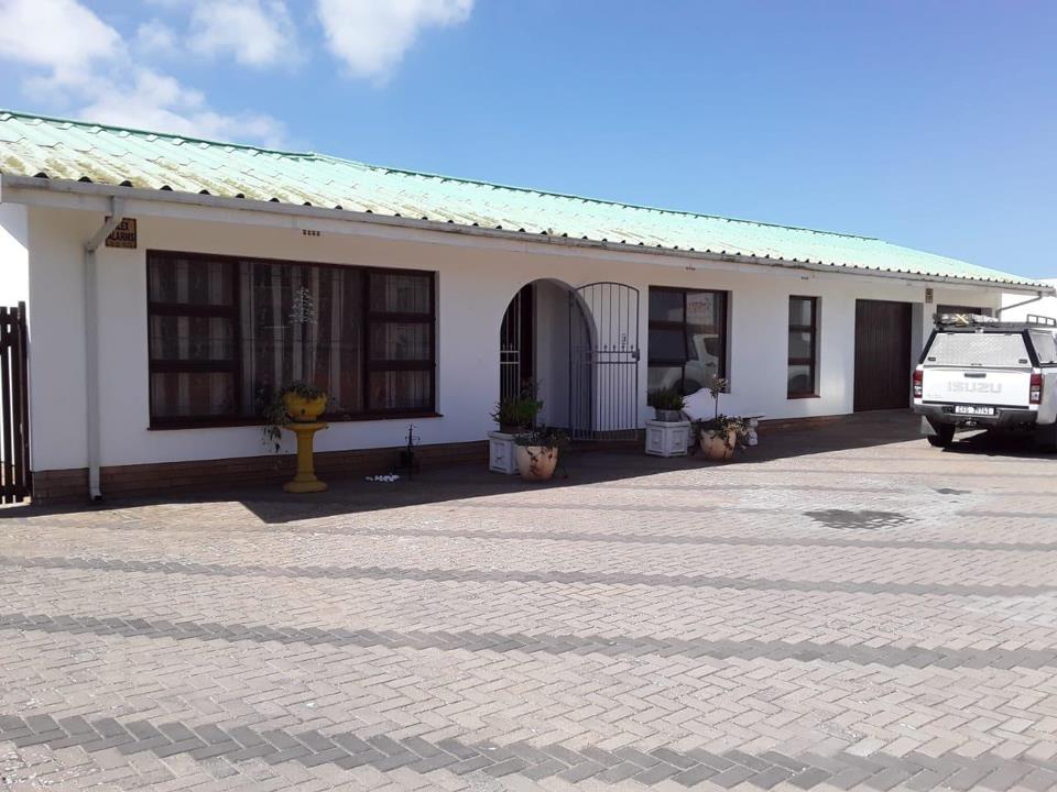 4 Bedroom House with Flatlet in Parkersdorp, Saldanha
