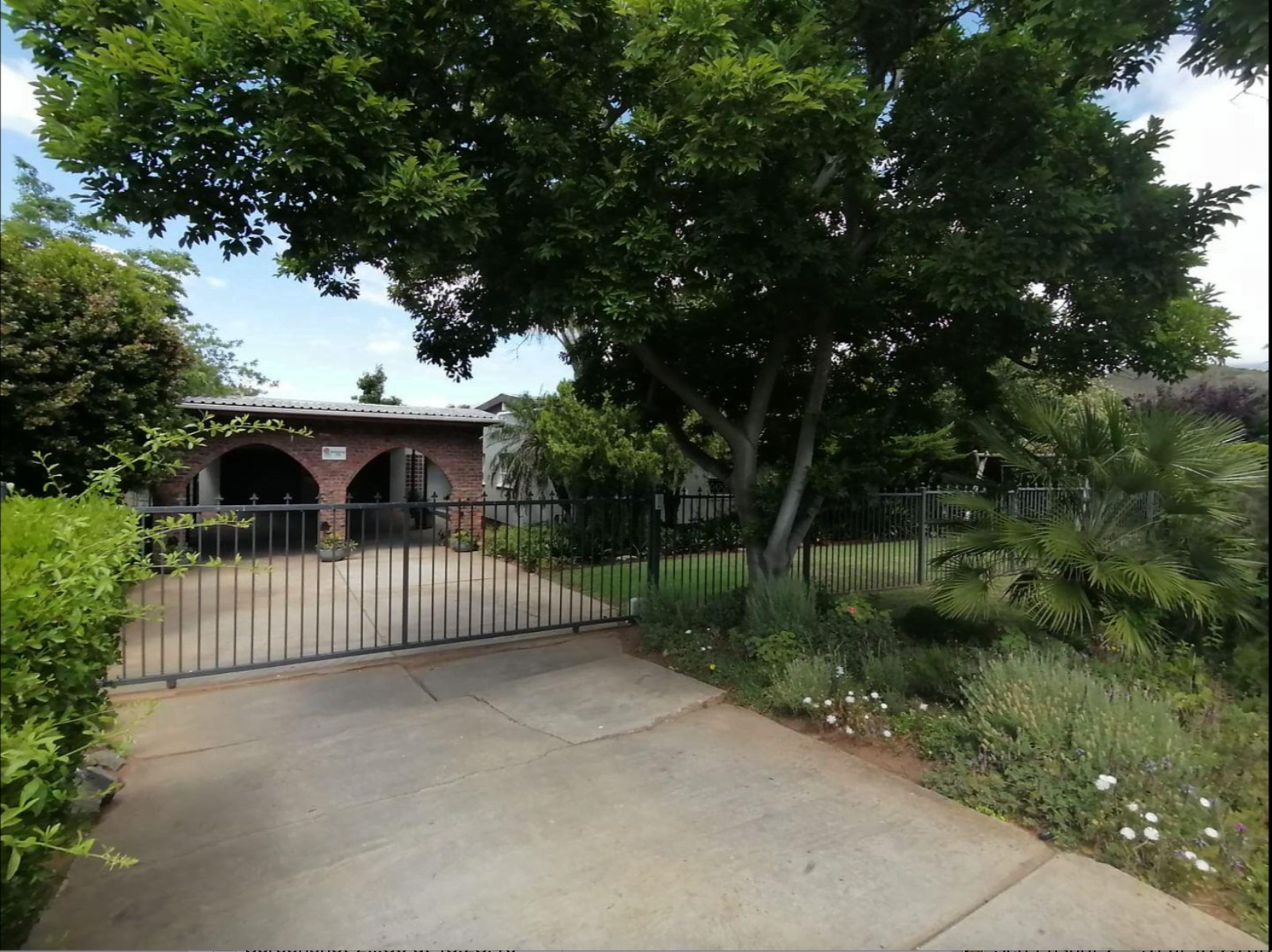 Luxurious Modern Haven in Panorama, Worcester