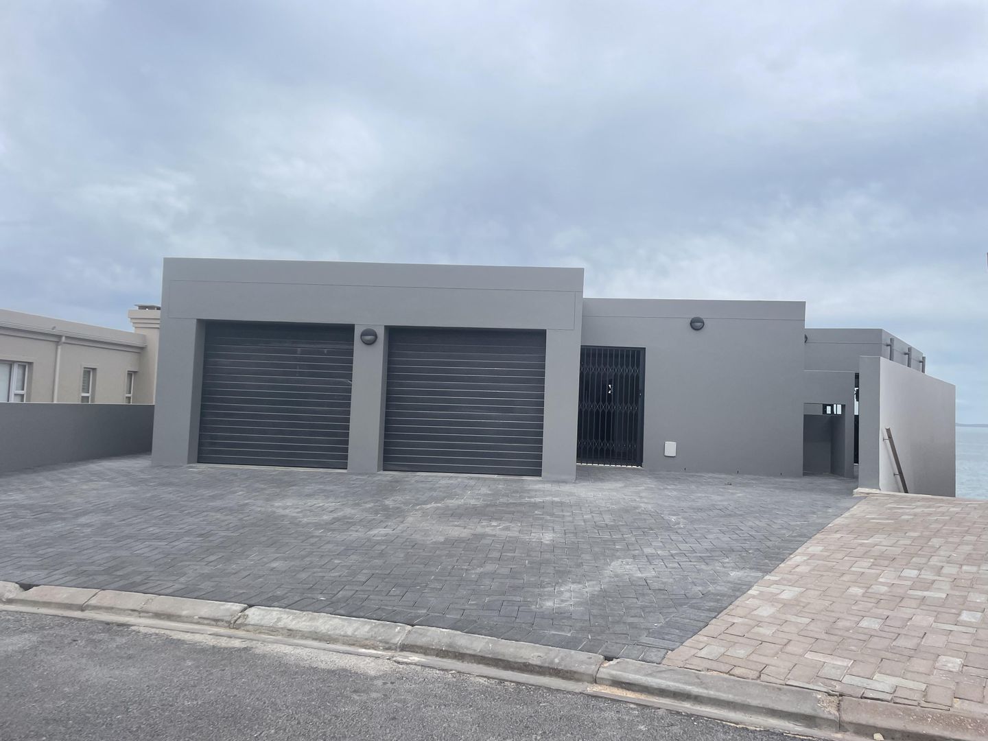 3 Bedroom Apartment To Let in Waterfront