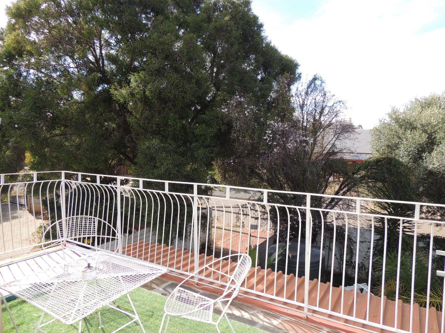 6 Bedroom House for Sale in Generaal De Wet