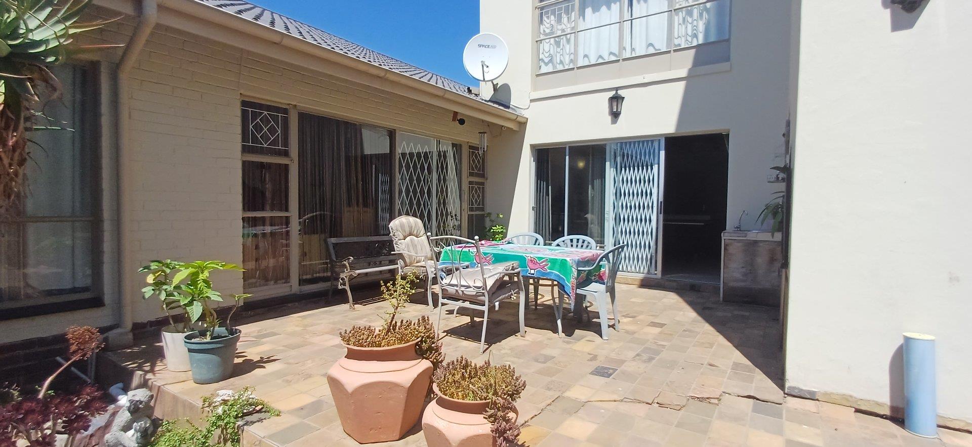 7 Bedroom House for Sale in Helicon Heights