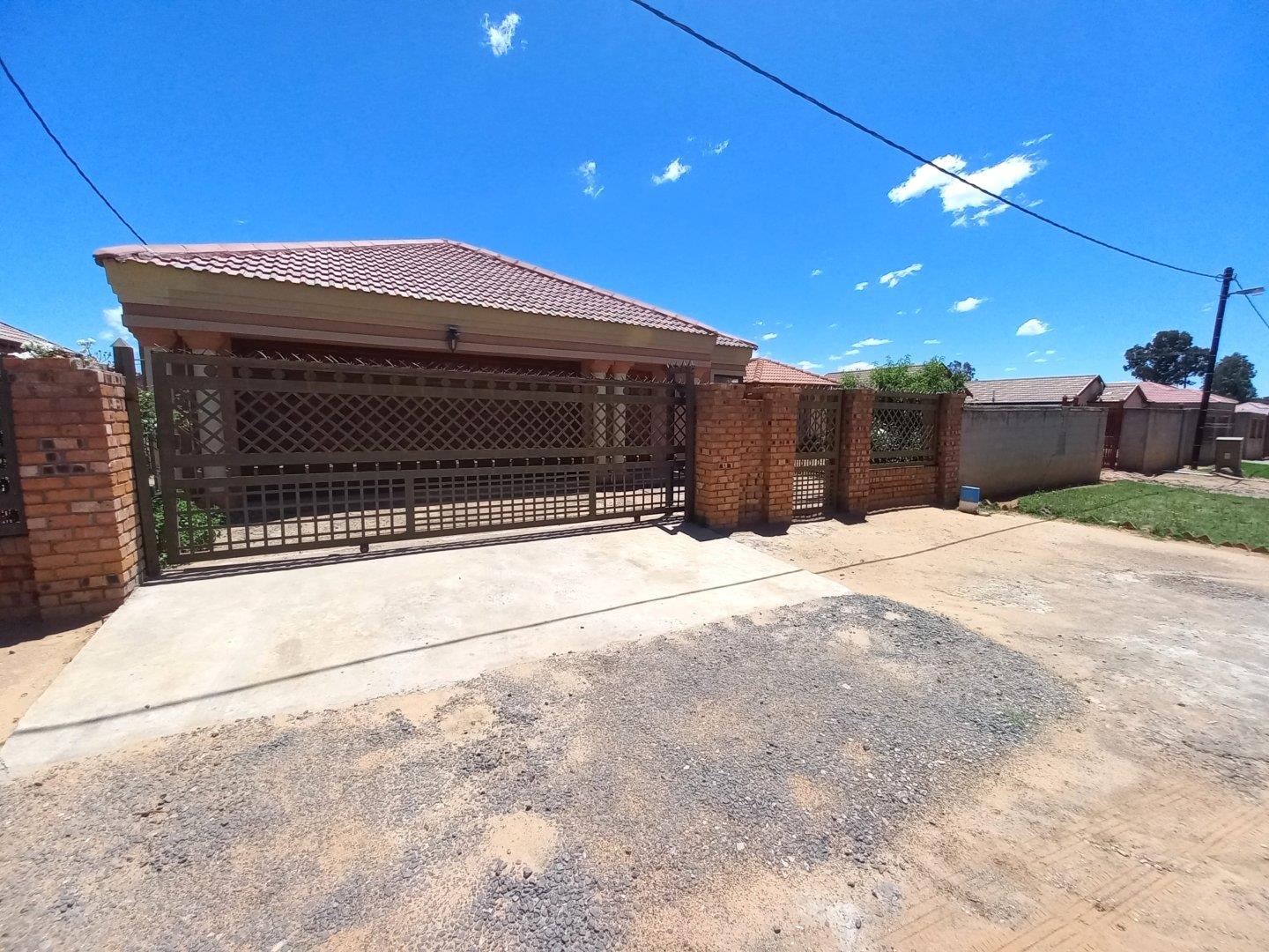 3 Bedroom House for Sale in Pinehaven