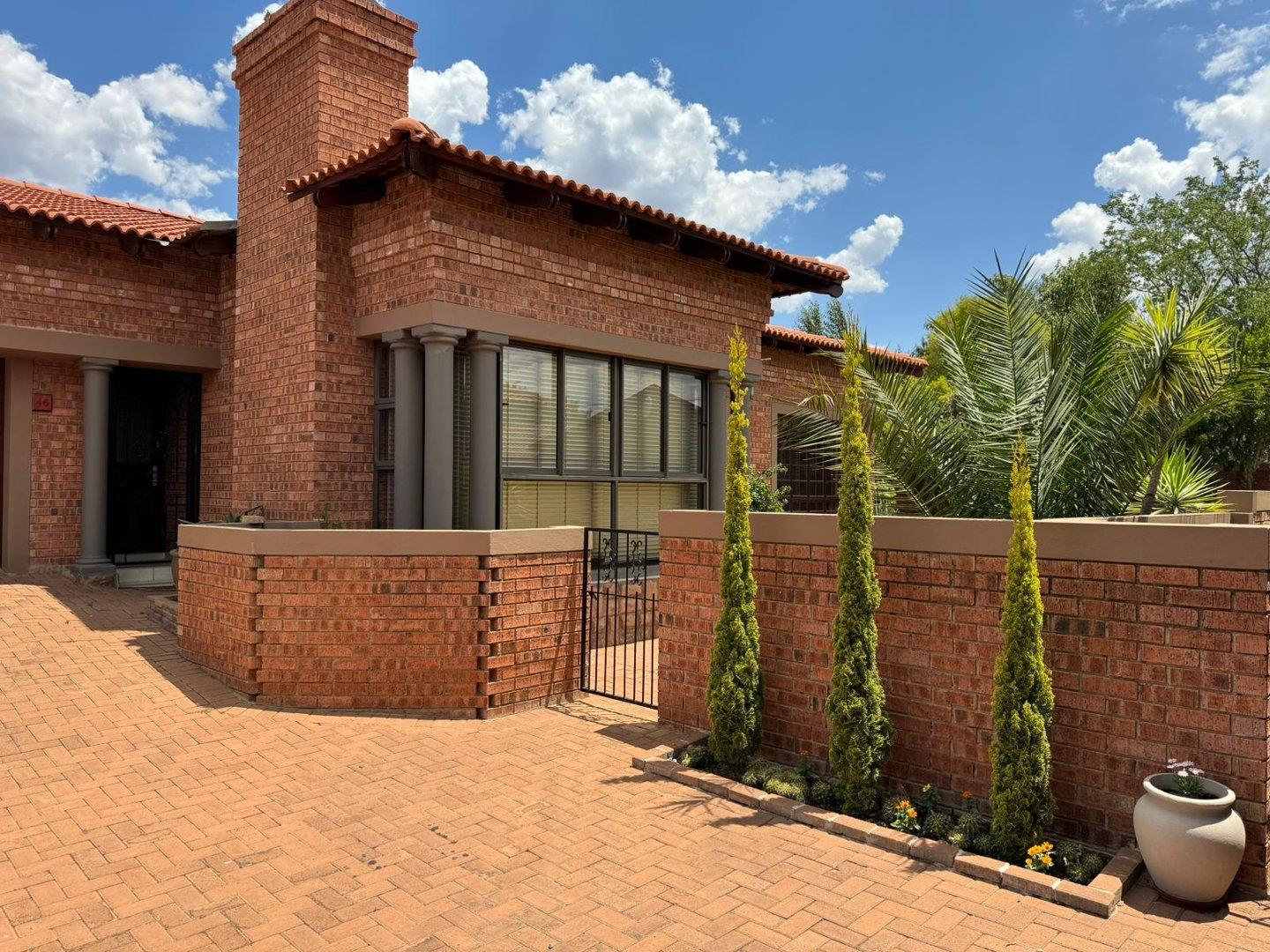 2 Bedroom Townhouse for Sale in Dan Pienaar