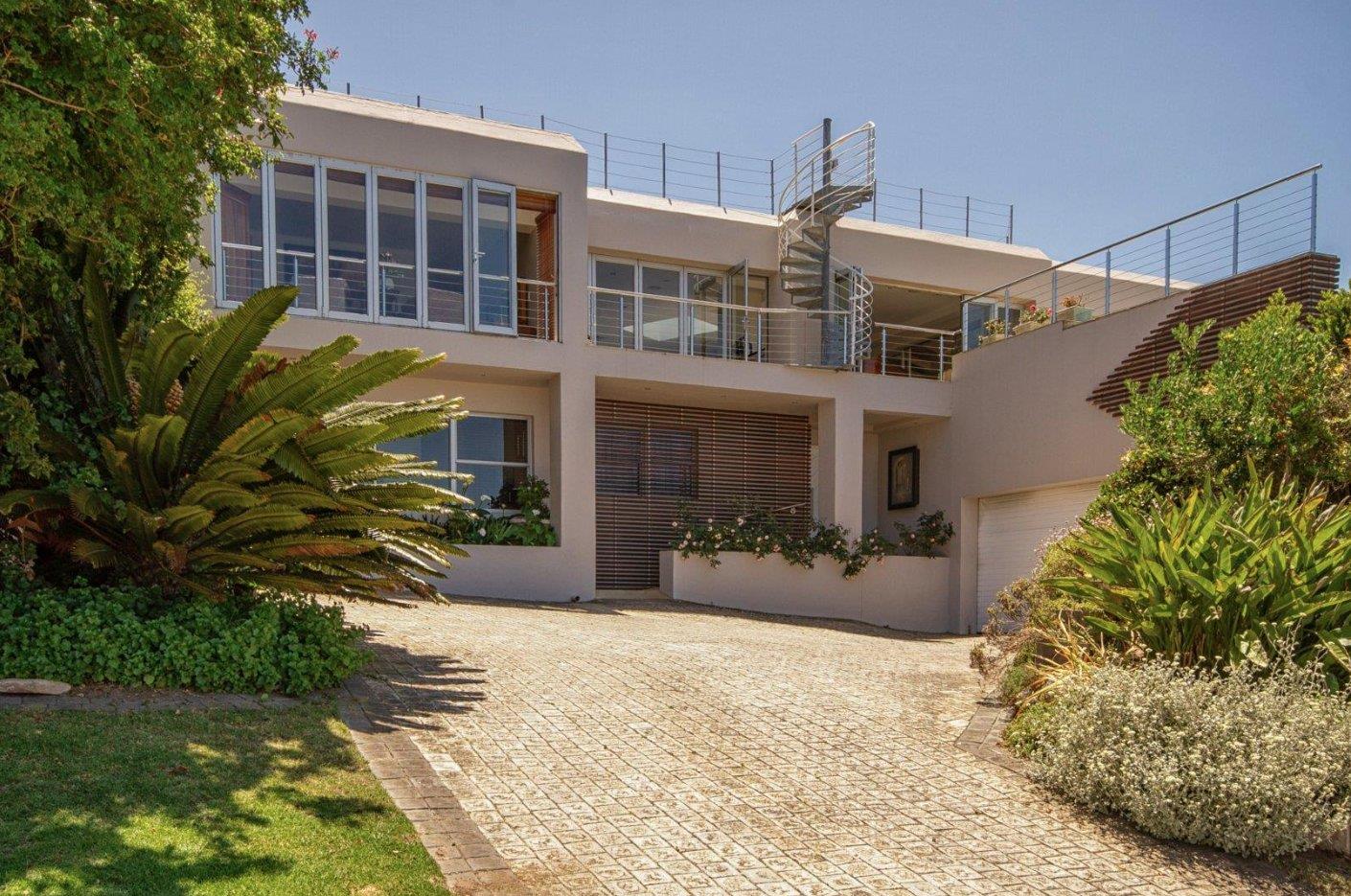 6 BEDROOM HOUSE FOR SALE IN CUTTY SARK