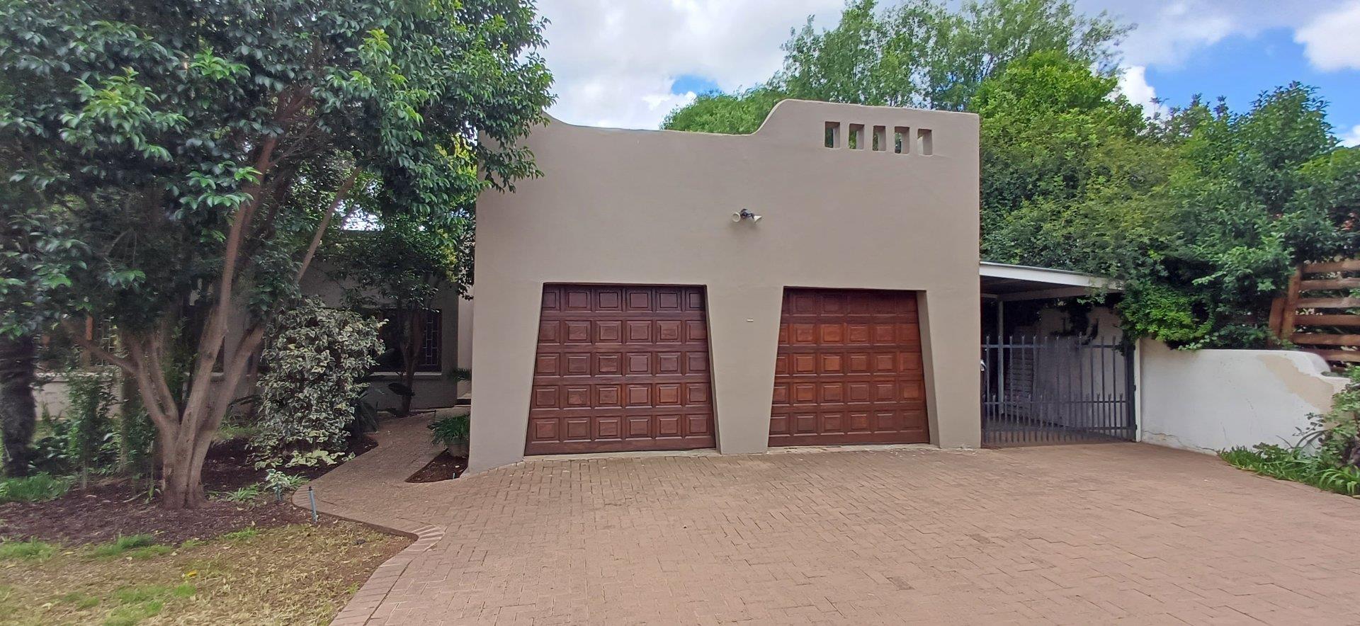 4 Bedroom House for Sale in Langenhovenpark