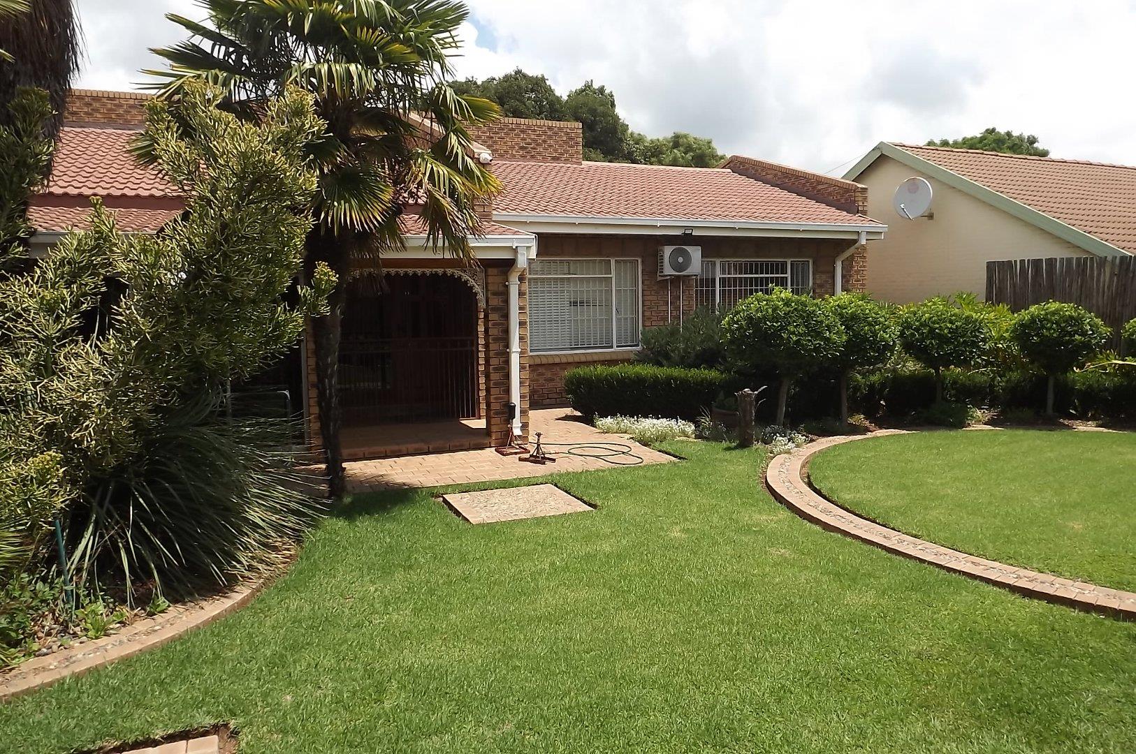 4 Bedroom House for Sale in Universitas