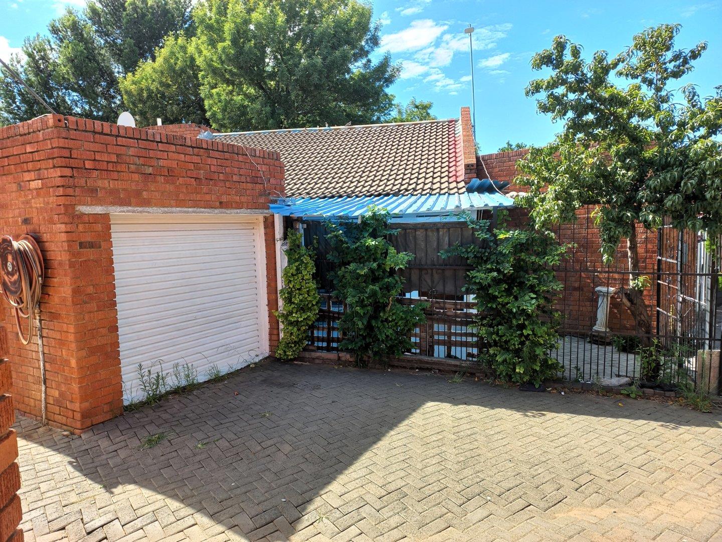 3 Bedroom Townhouse for Sale in Bloemfontein Central