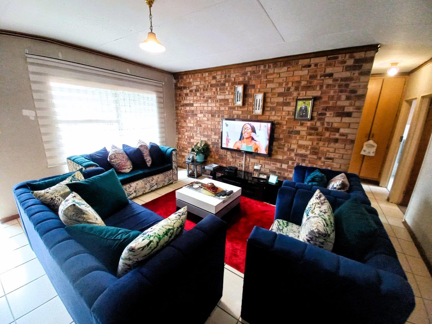 2 Bedroom Townhouse for Sale in Bloemfontein Central