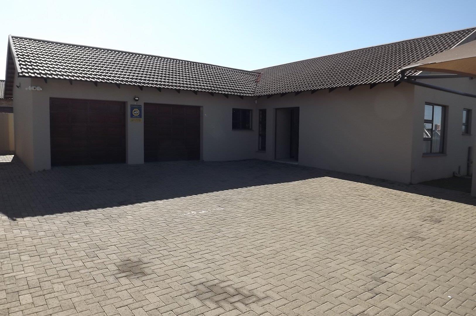 3 Bedroom House for Sale in Shellyvale