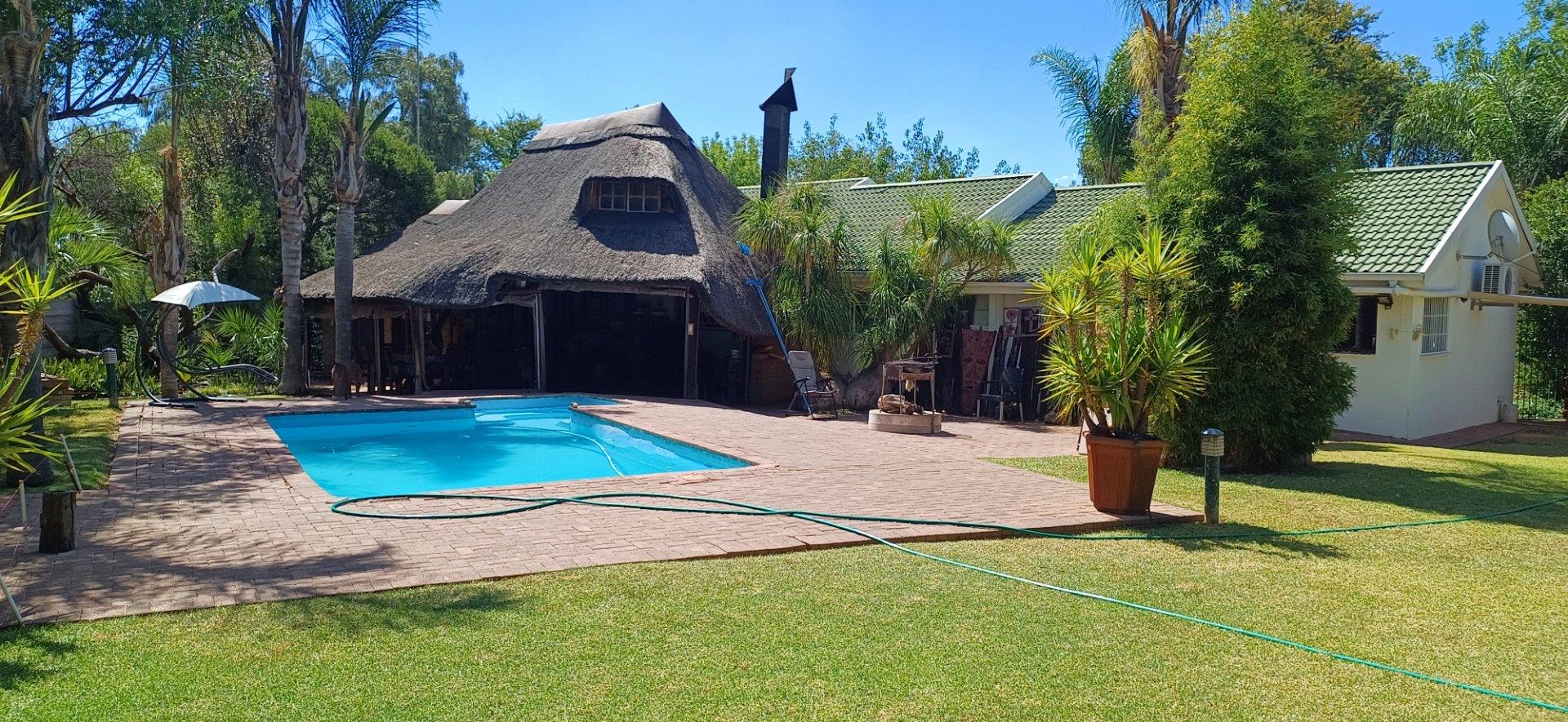 4 Bedroom House for Sale in Langenhovenpark