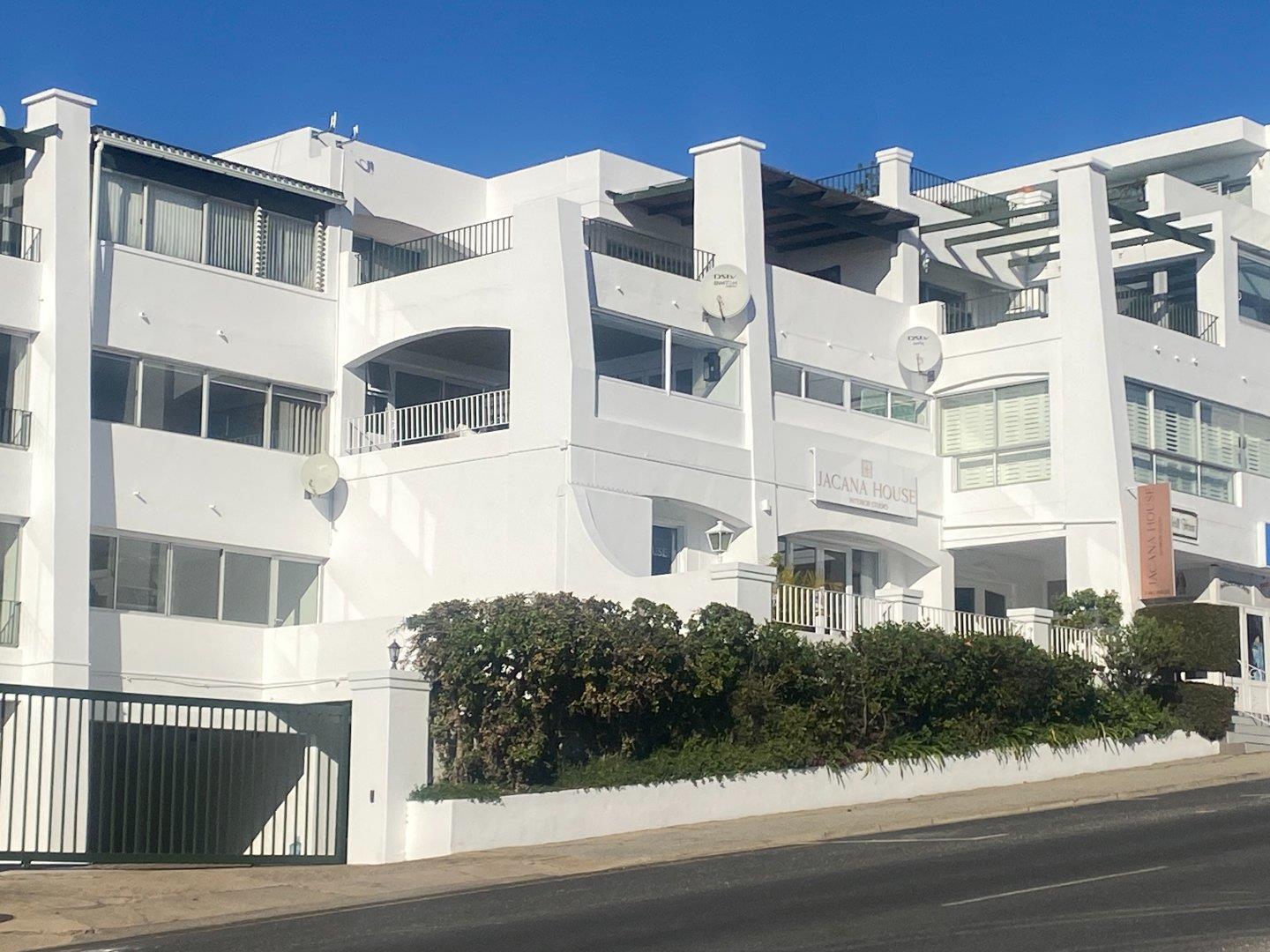 4 BEDROOM APARTMENT / FLAT TO RENT IN PLETTENBERG BAY CENTRA