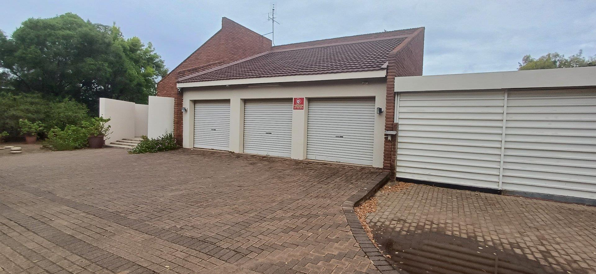 3 Bedroom House for Sale in Langenhovenpark