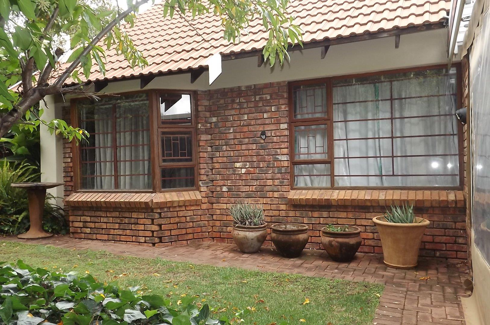 3 Bedroom Townhouse for Sale in Langenhovenpark