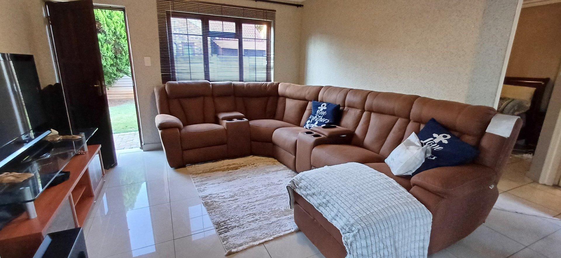 Townhouse for Sale in Langenhovenpark