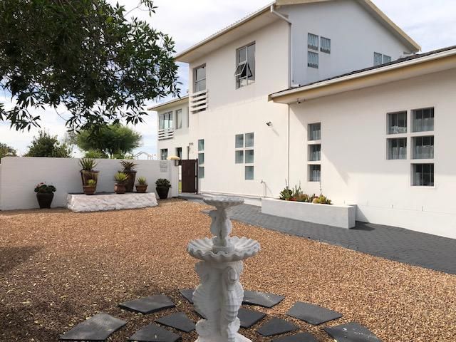 7 Bedroom House For Sale in Country Club