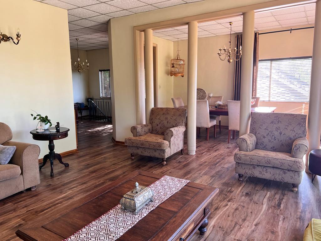 5 Bedroom House for Sale in Dan Pienaar