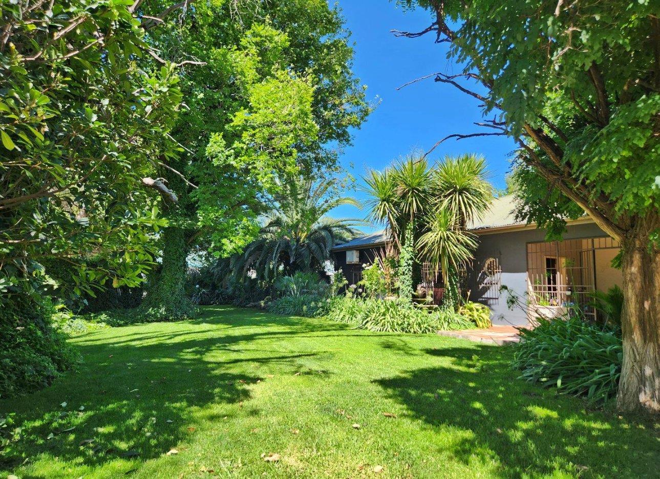 5 Bedroom House for Sale in Park West