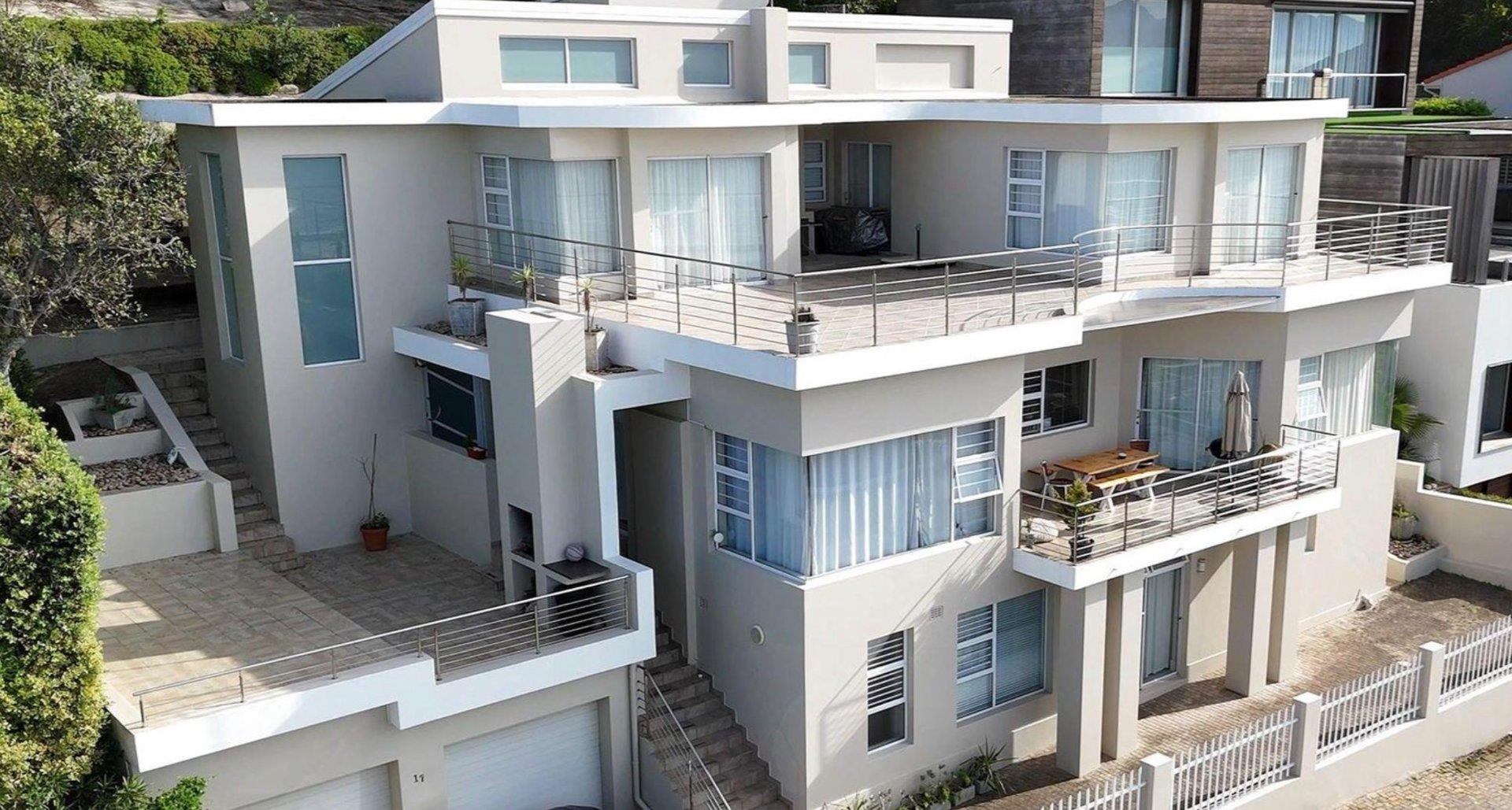 7 BEDROOM HOUSE FOR SALE IN SIGNAL HILL