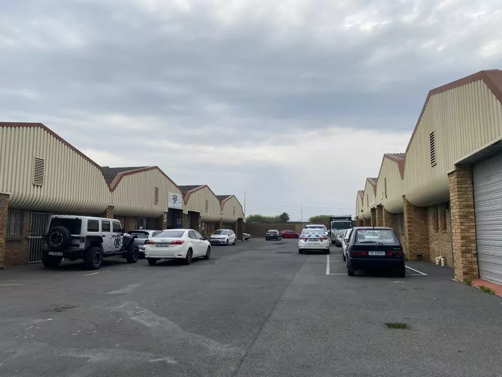 Boston Park, Airport Industria 1