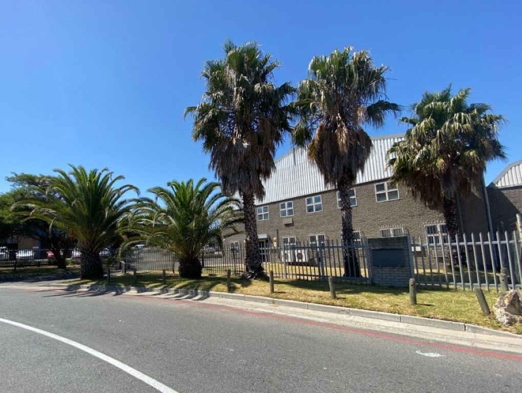 452m² Warehouse For Rent In Airport Industria 2