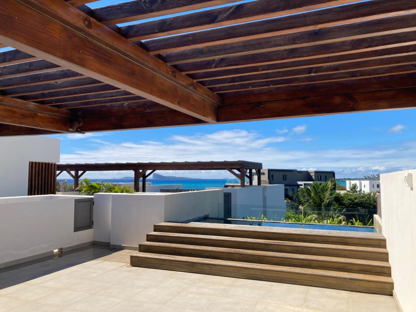 Coastal Apartment with stunning rooftop oasis