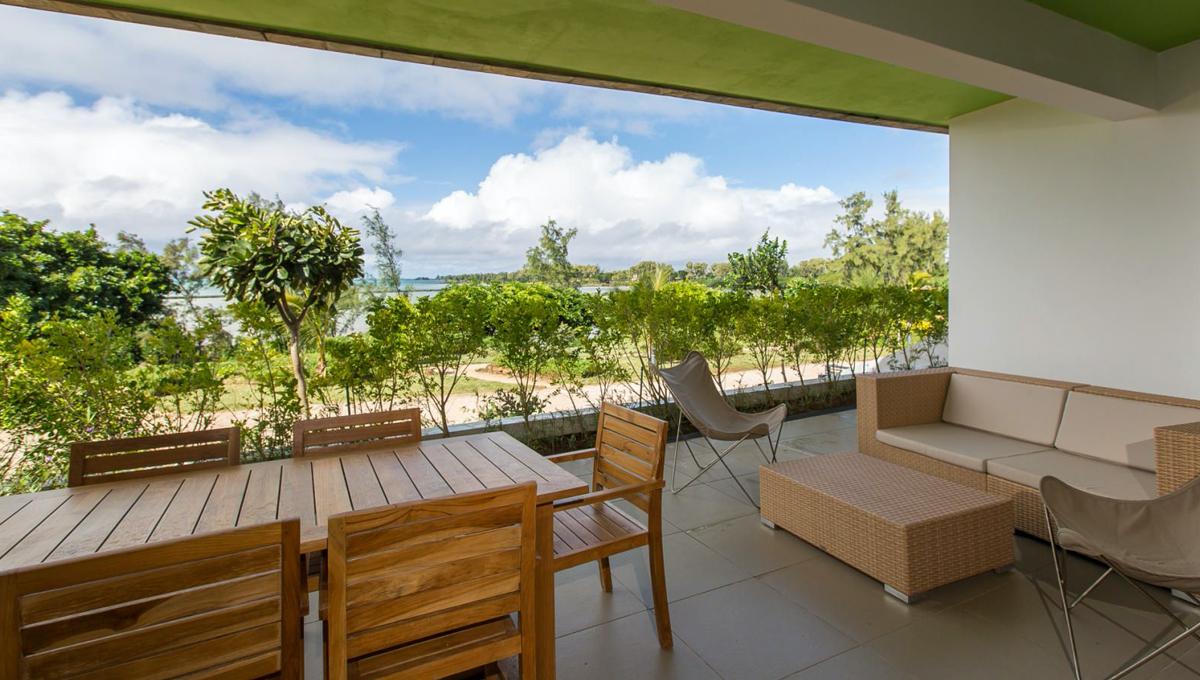 Seaside Serenity Awaits: Your Beachfront Paradise!