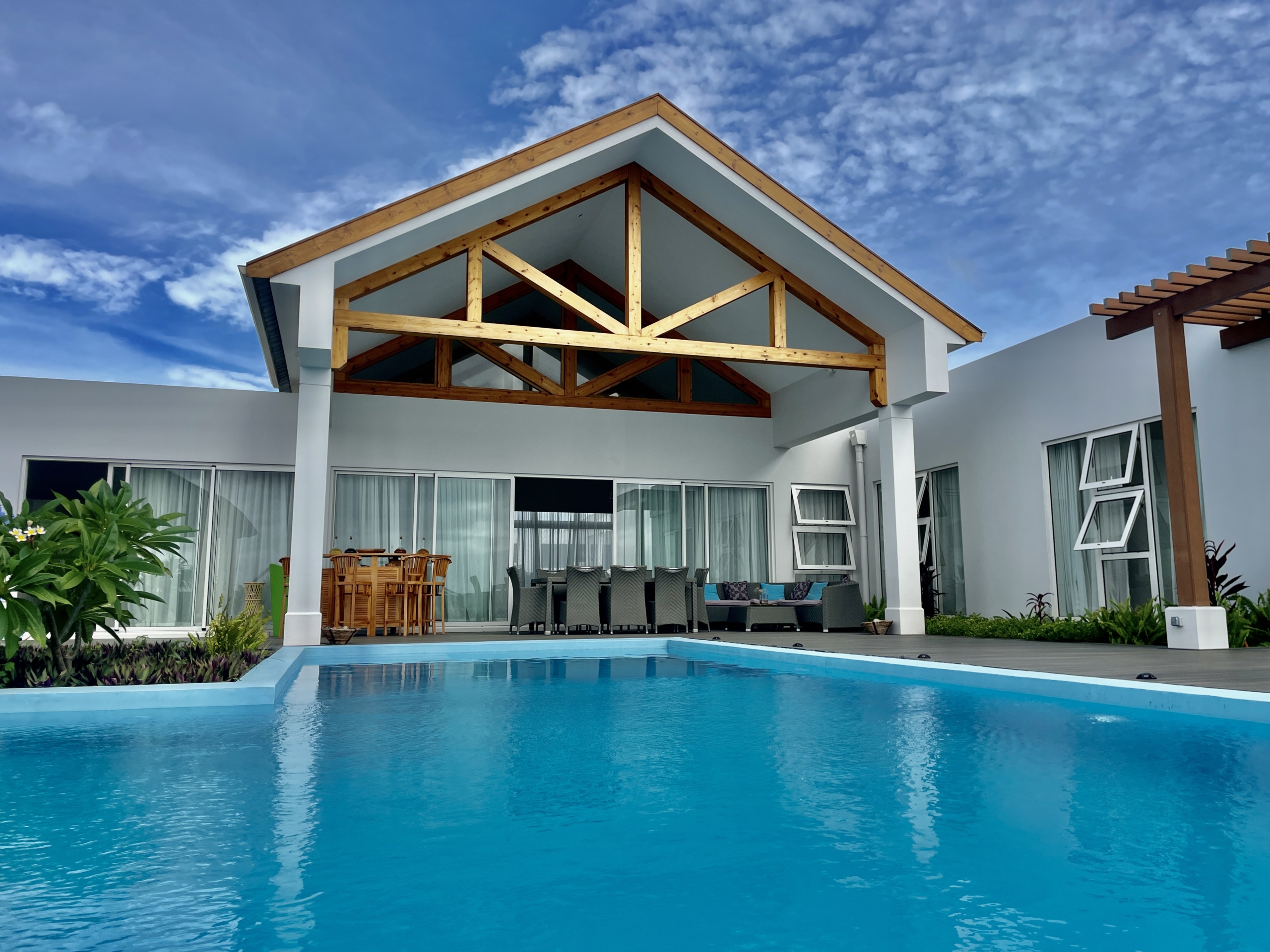 Marvellous 4-Bedroom Villa Near the Sea