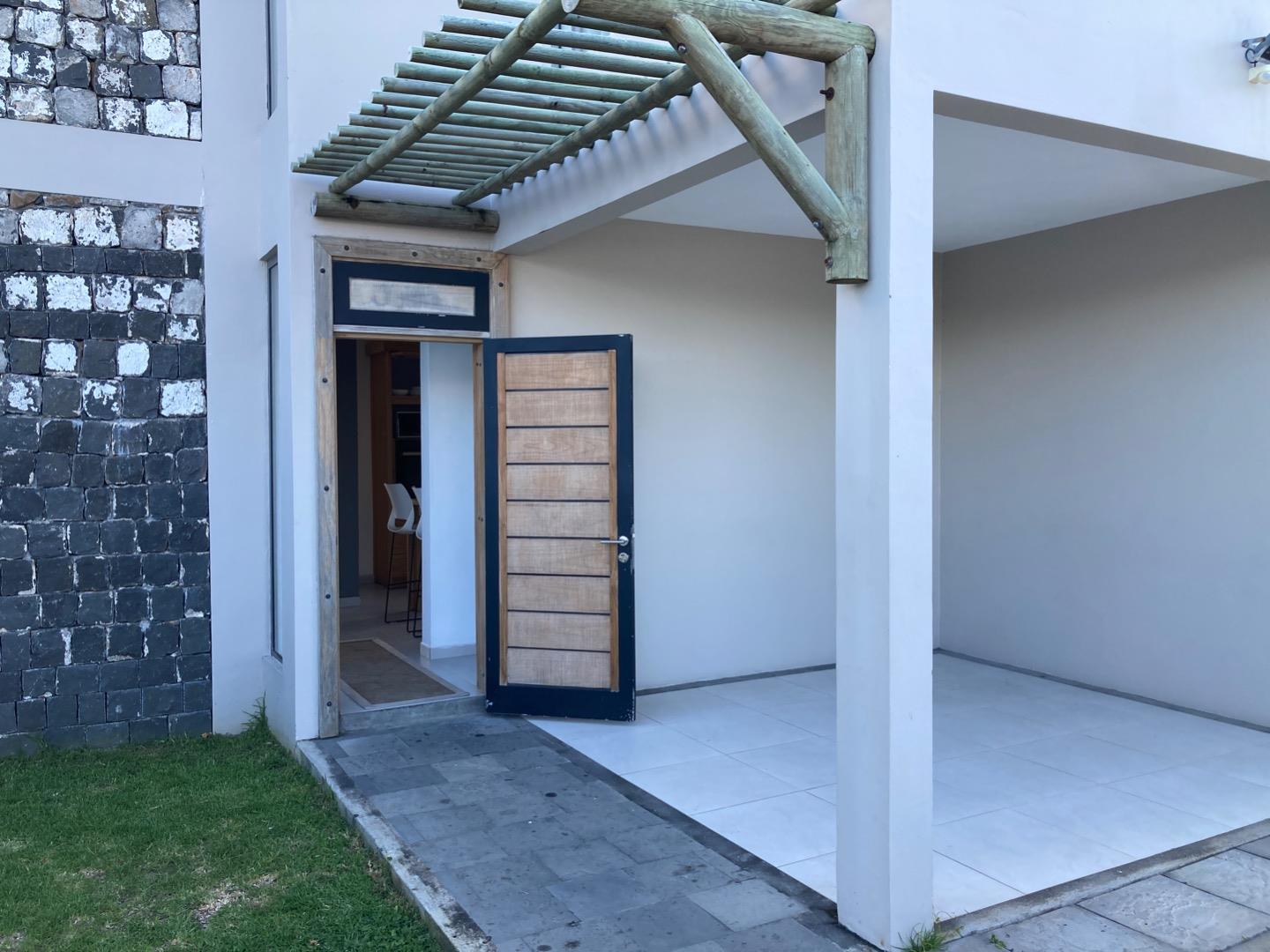 Tranquil Residence just minutes from the beach bliss