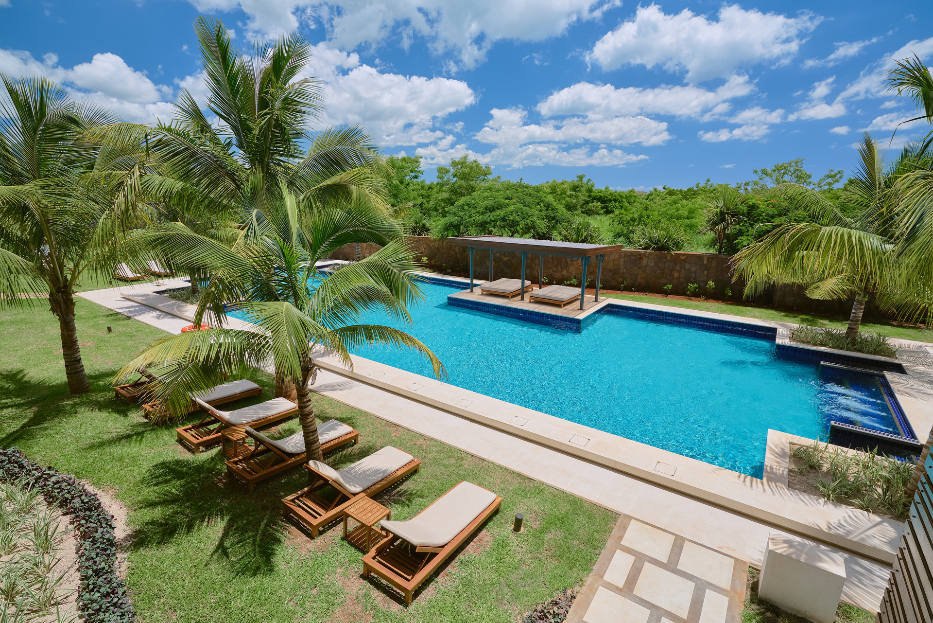 OCEAN VIEW ELEGANCE AWAITS: SEA VIEW APARTMENT