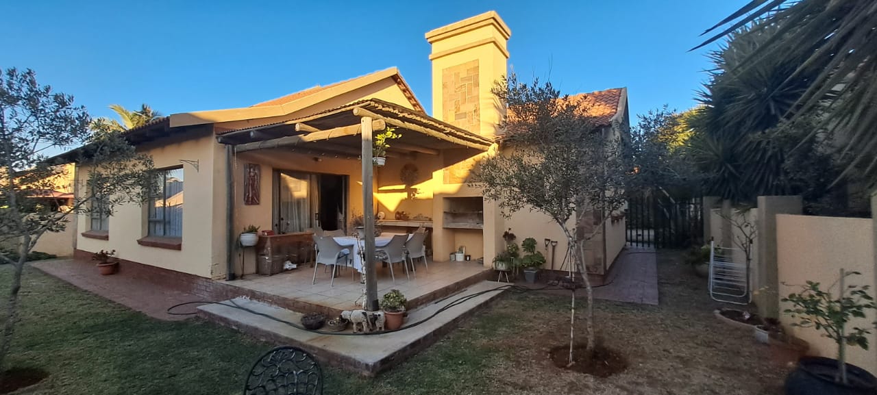 House in a Popular Security Complex