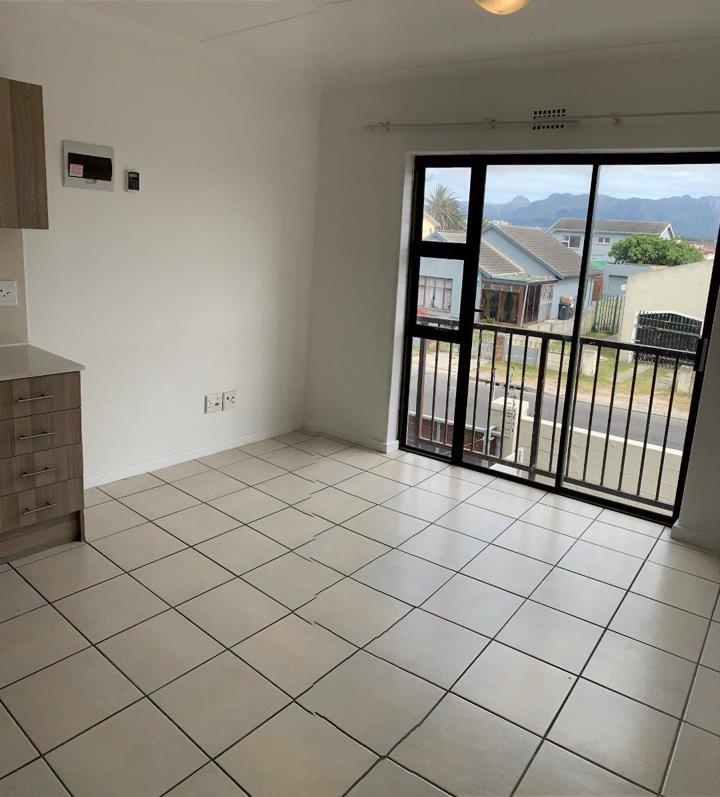 2 Bedroom Apartment In Security Complex in Grassy Park