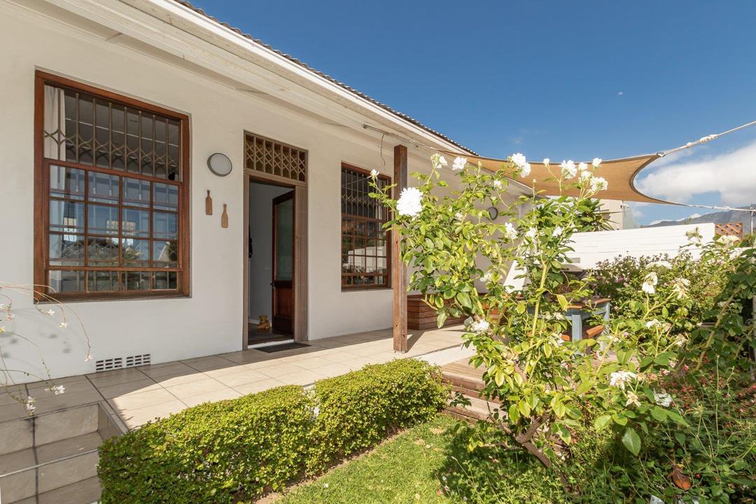 2 Bedroom House for Sale in Claremont