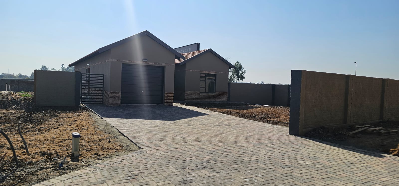 Modern Contemporary Home with City Convenience and Tranquil